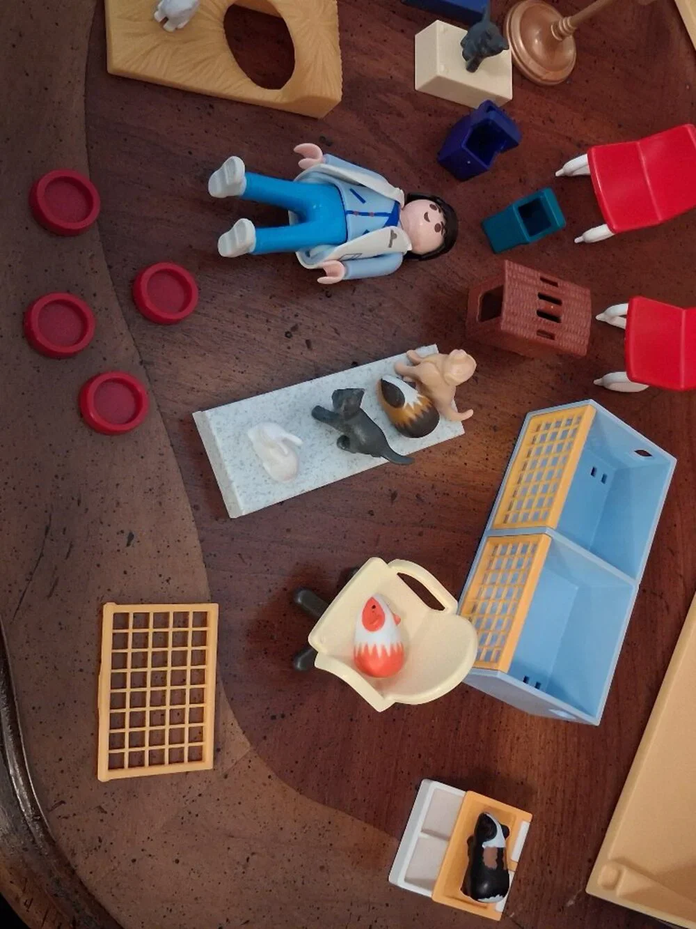 Vintage 2005 Playmobil Pet Vet Clinic #5870 *INCOMPLETE* AS IS *READ